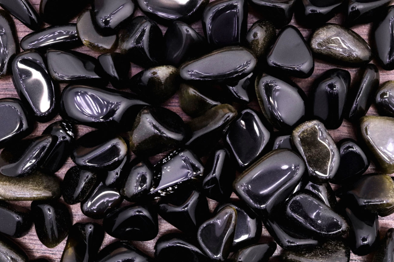 se-liberer-des-energies-negatives-un-rituel-de-fin-de-journee-avec-des-cristaux-a-appliquer