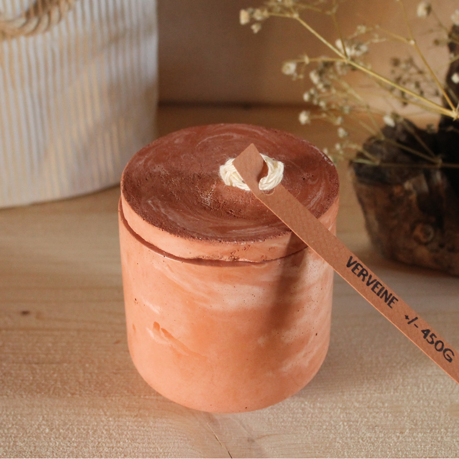 Bougie-parfumee-verveine-marbre-rouge